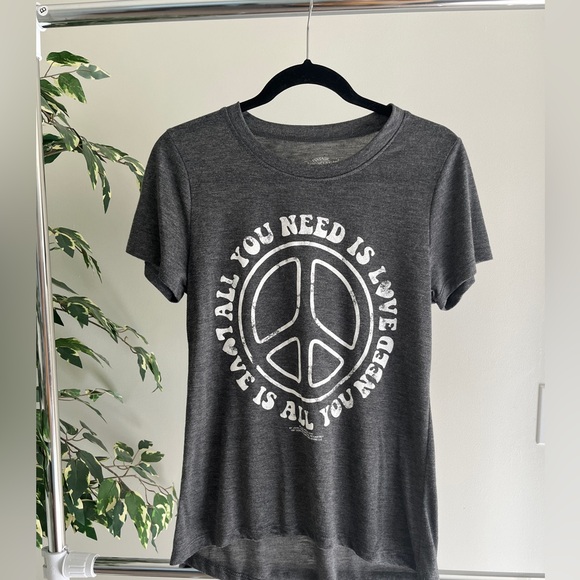 All you need is love tshirt - Picture 2 of 6